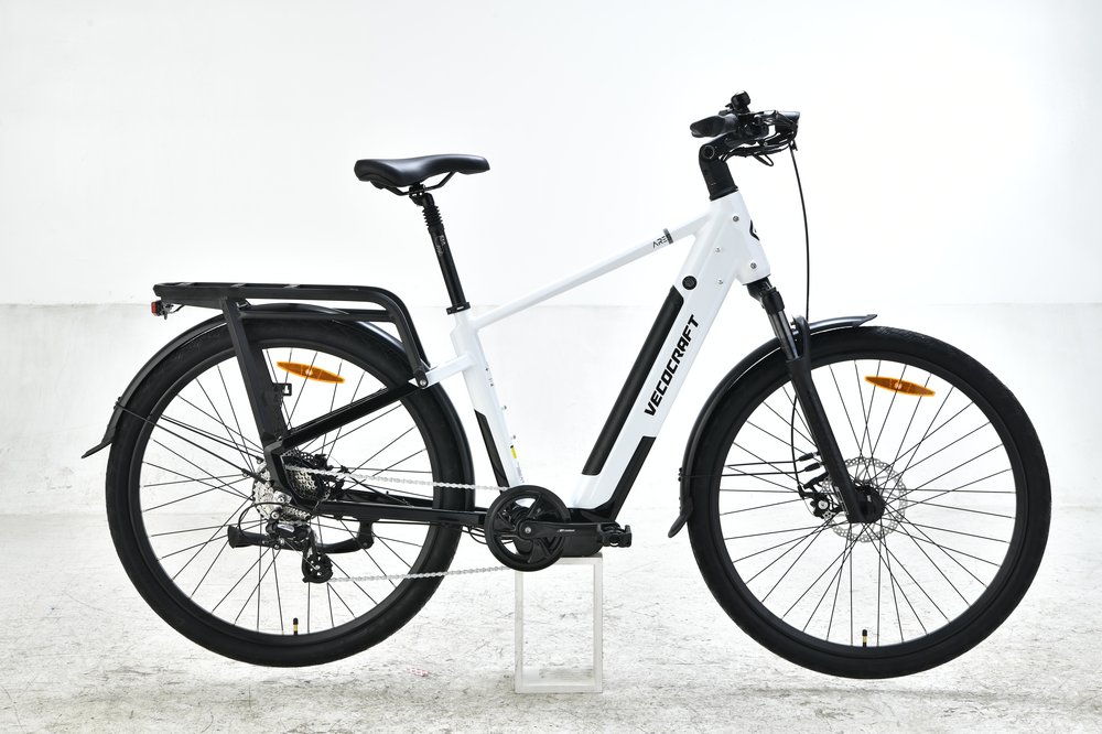 ares-1 Męski rower elektryczny trekkingowy VECOCRAFT Ares — widok z boku