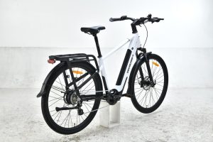 Męski rower elektryczny trekkingowy VECOCRAFT Ares — widok z przodu